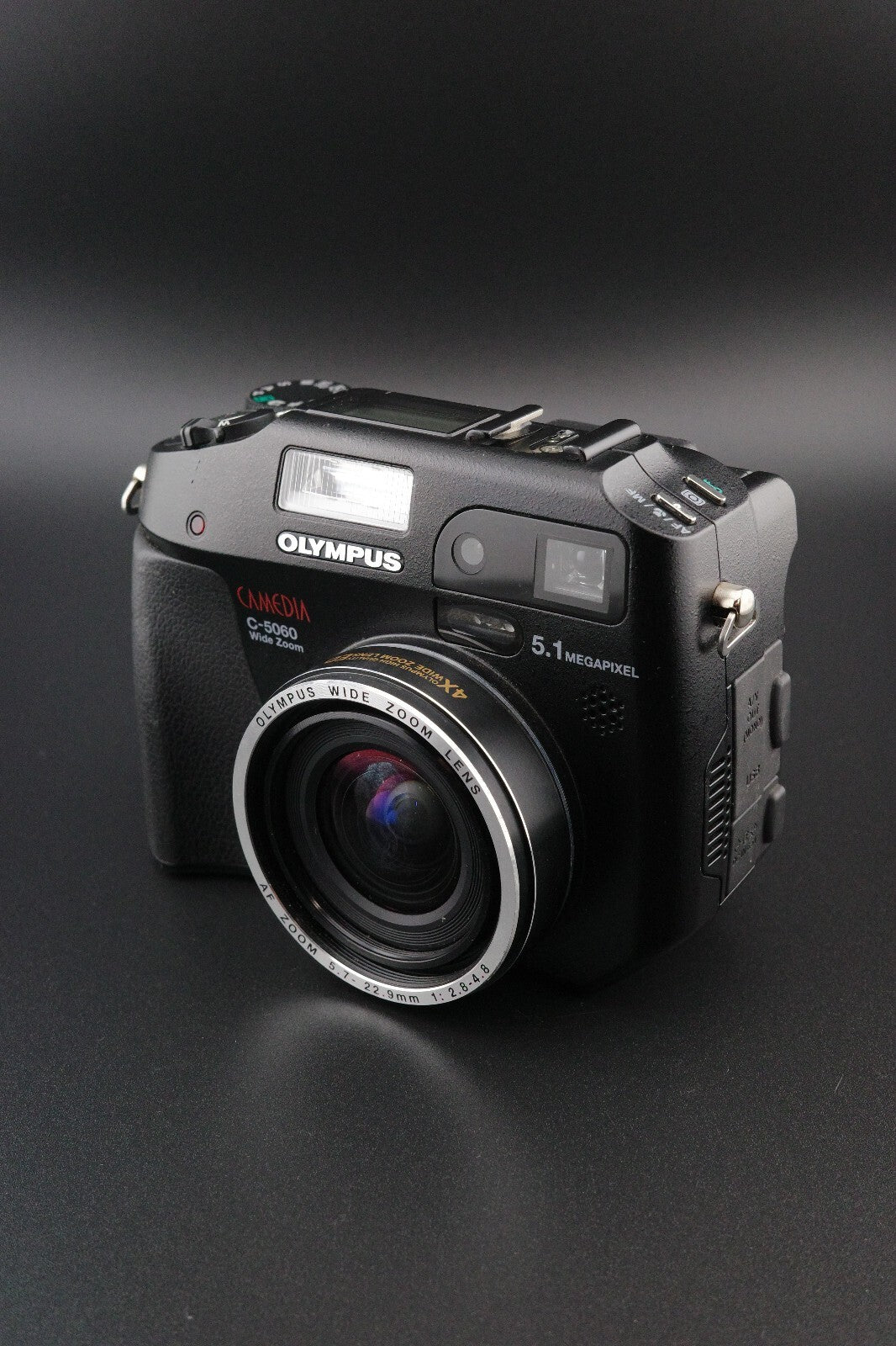 Olympus Camedia C-5060 5.1MP Digital Camera + 1GB XD Card, New Battery & Case