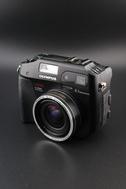 Olympus Camedia C-5060 5.1MP Digital Camera + 1GB XD Card, New Battery & Case
