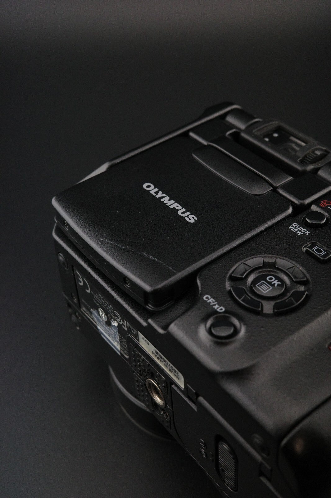 Olympus Camedia C-5060 5.1MP Digital Camera + 1GB XD Card, New Battery & Case
