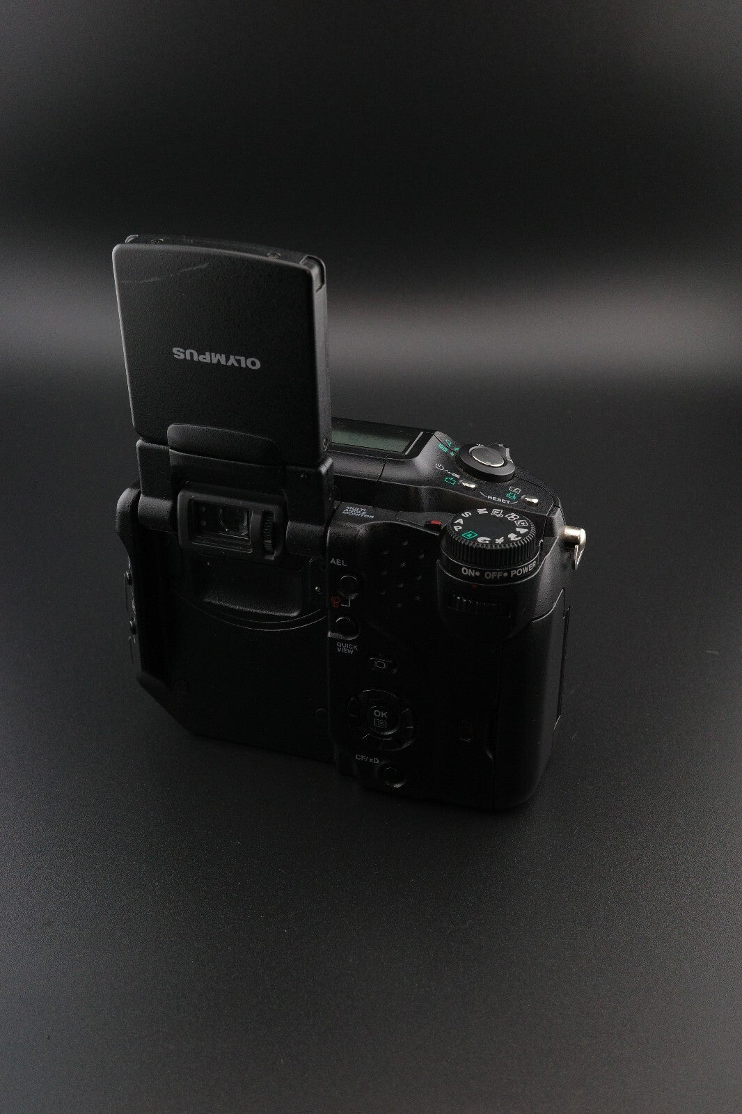 Olympus Camedia C-5060 5.1MP Digital Camera + 1GB XD Card, New Battery & Case