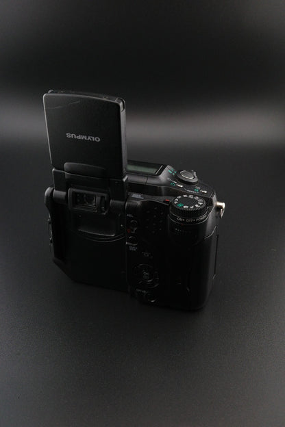Olympus Camedia C-5060 5.1MP Digital Camera + 1GB XD Card, New Battery & Case