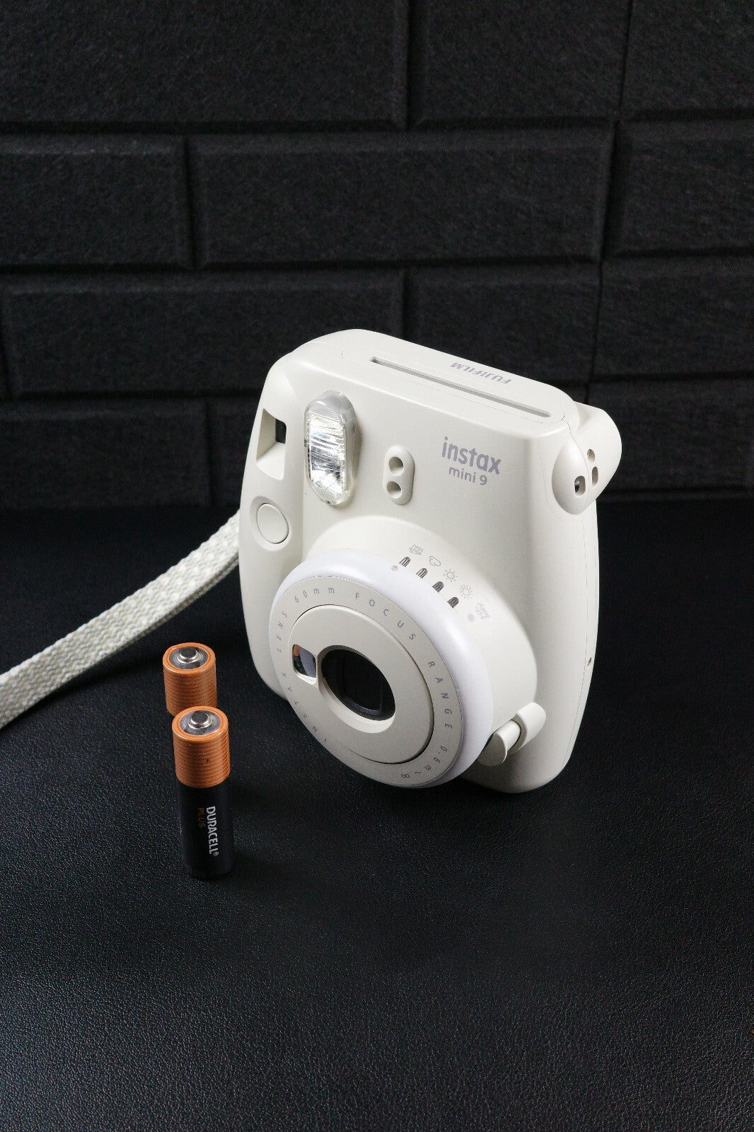 Fujifilm Instax Mini 9 White Instant Polaroid Camera & Batteries - Fully Working