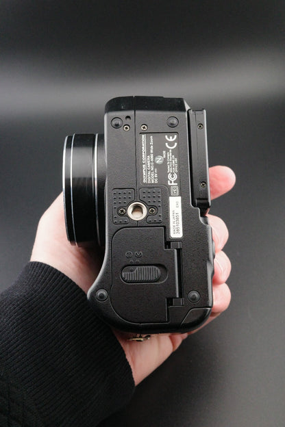 Olympus C-5060 Wide Zoom 5.1MP CCD Digital Camera - Tested & Working