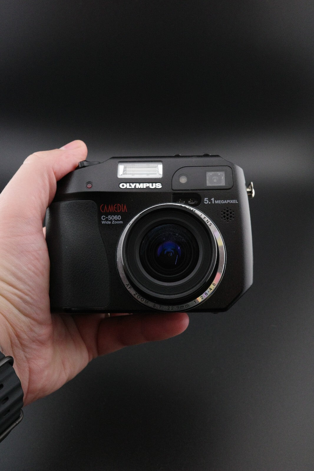 Olympus Camedia C-5060 5.1MP Digital Camera + 1GB XD Card, New Battery & Case