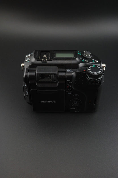 Olympus Camedia C-5060 5.1MP Digital Camera + 1GB Card & New Battery - Working