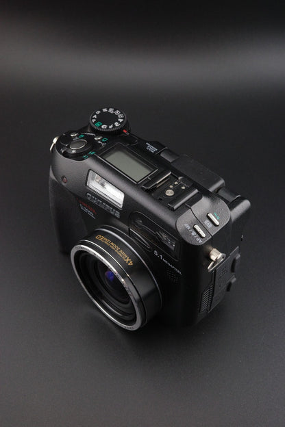 Olympus Camedia C-5060 5.1MP Digital Camera + 1GB Card & New Battery - Working