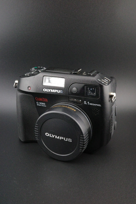 Olympus C-5060 Wide Zoom 5.1MP CCD Digital Camera - Tested & Working