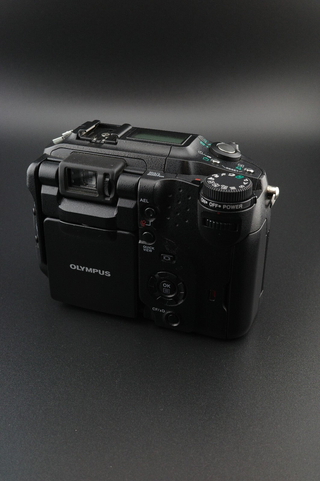 Olympus Camedia C-5060 5.1MP Digital Camera (Needs Card & Battery)