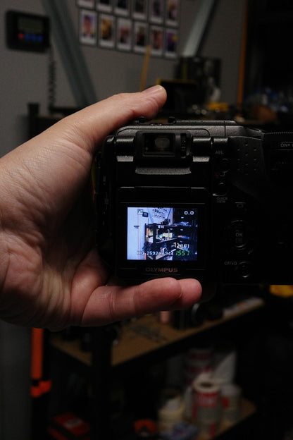 Olympus Camedia C5060 5.1MP Digital Camera + 2GB Lexar Pro CF Card - Working