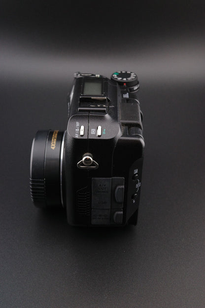 Olympus Camedia C-5060 5.1MP Digital Camera (Needs Card & Battery)