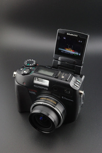 Olympus Camedia C-5060 5.1MP Digital Camera + 1GB Card & New Battery - Working