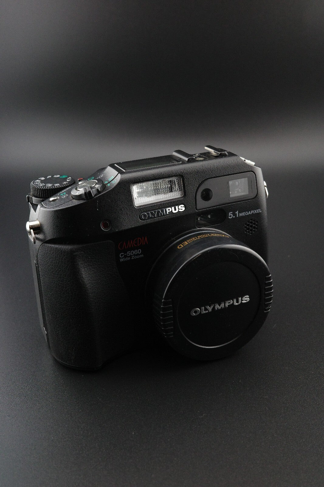 Olympus Camedia C-5060 5.1MP Digital Camera + New 2GB Card & Battery - Working