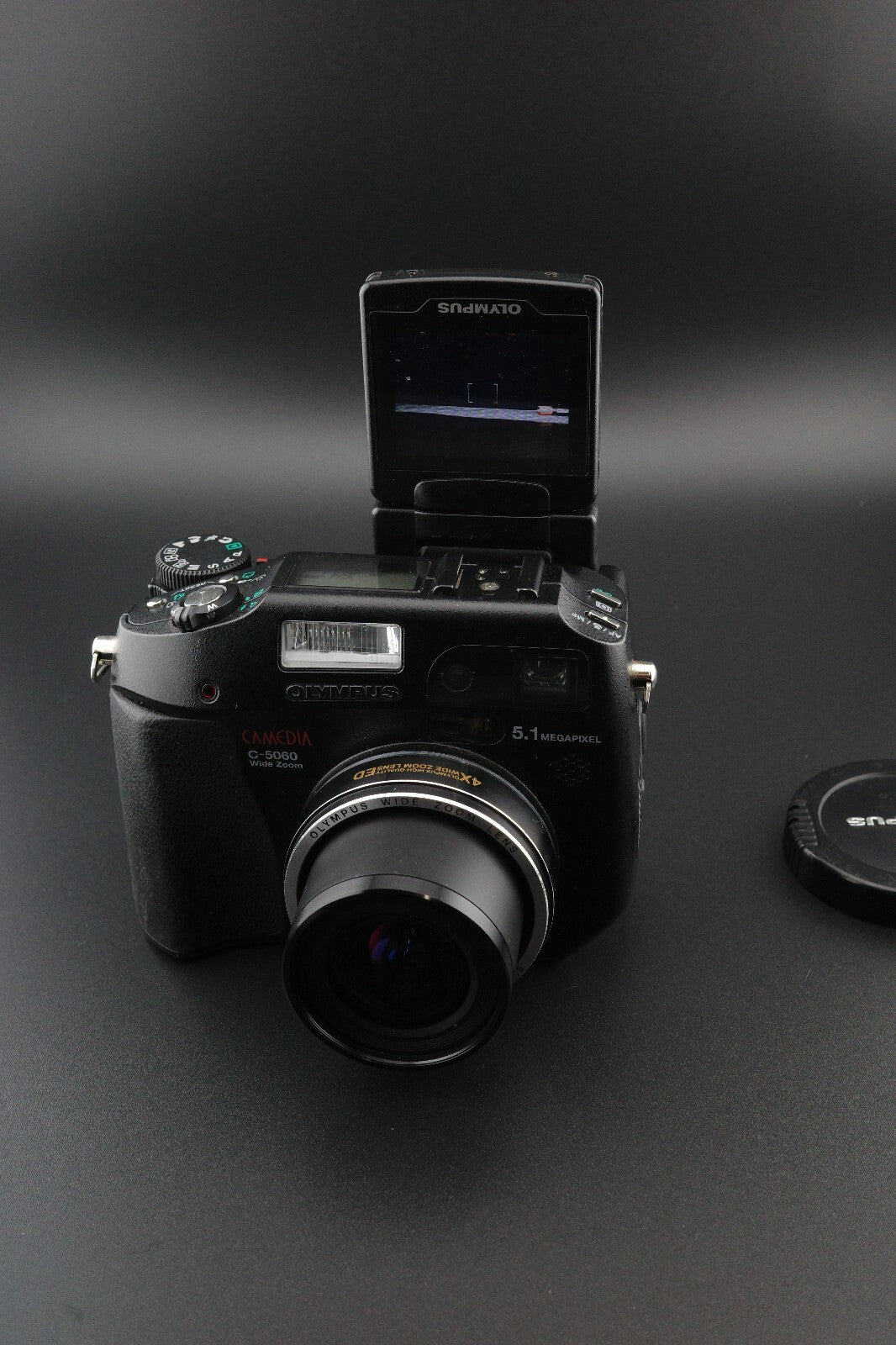 Olympus Camedia C-5060 5.1MP Digital Camera + New 2GB Card & Battery - Working