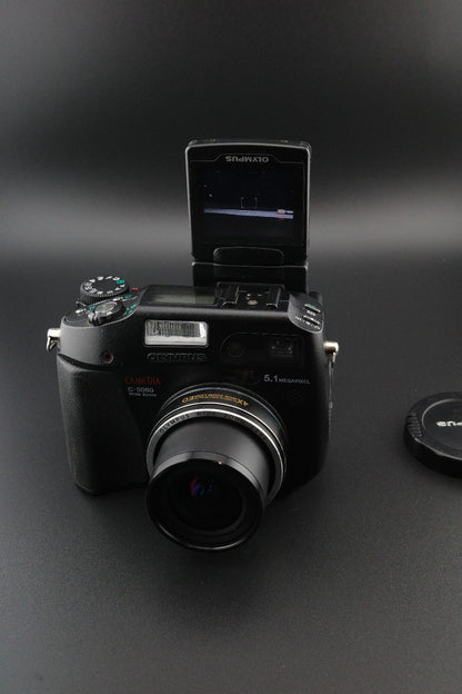 Olympus Camedia C-5060 5.1MP Digital Camera + New 2GB Card & Battery - Working