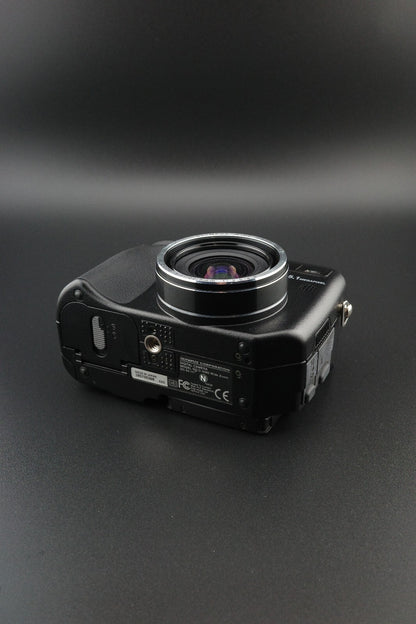 Olympus Camedia C-5060 5.1MP Digital Camera (Needs Card & Battery)