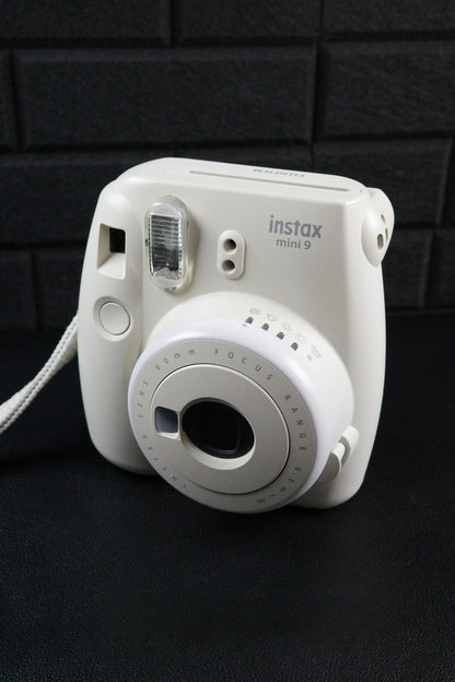 Fujifilm Instax Mini 9 White Instant Polaroid Camera & Batteries - Fully Working