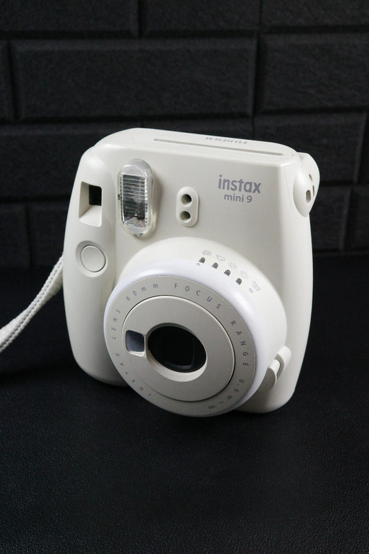 Fujifilm Instax Mini 9 White Instant Polaroid Camera & Batteries - Fully Working