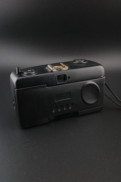 Vintage 1990's Akita TT018 35mm Focus Free Film Camera - Tested & Working