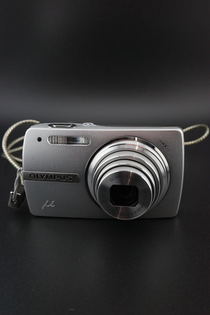 Olympus Mju 820 8MP CCD Digital Camera + New Battery and Case Tested & Working