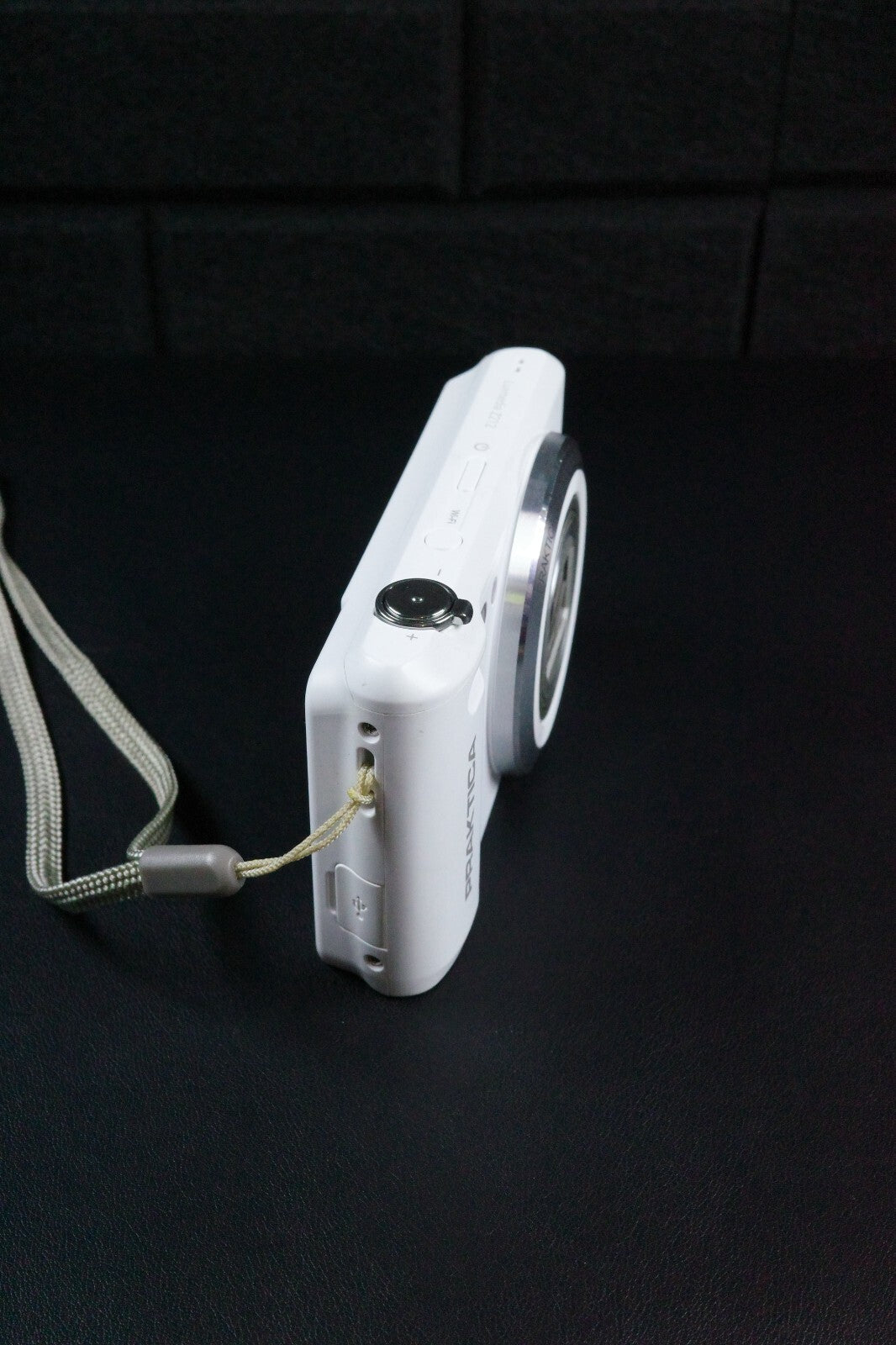 Praktica Luxmedia Z212 20MP Digital Camera – White + Battery - Tested & Working