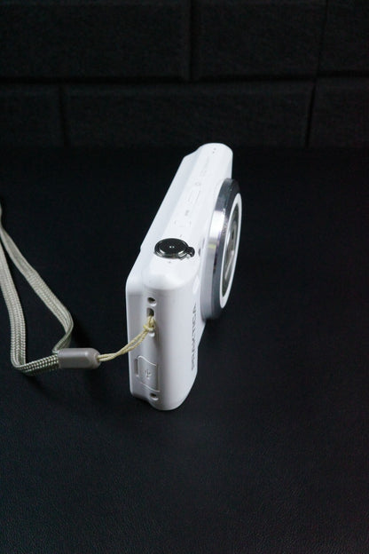 Praktica Luxmedia Z212 20MP Digital Camera – White + Battery - Tested & Working
