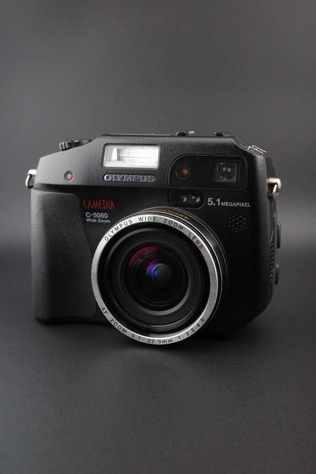 Olympus C-5060 Wide Zoom 5.1MP Digital Camera, 1GB Lexar CF Card & Bag - Working