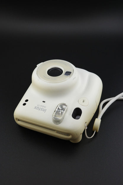 Working Fujifilm Instax Mini 11 White Instant Camera + Batteries - Read Details