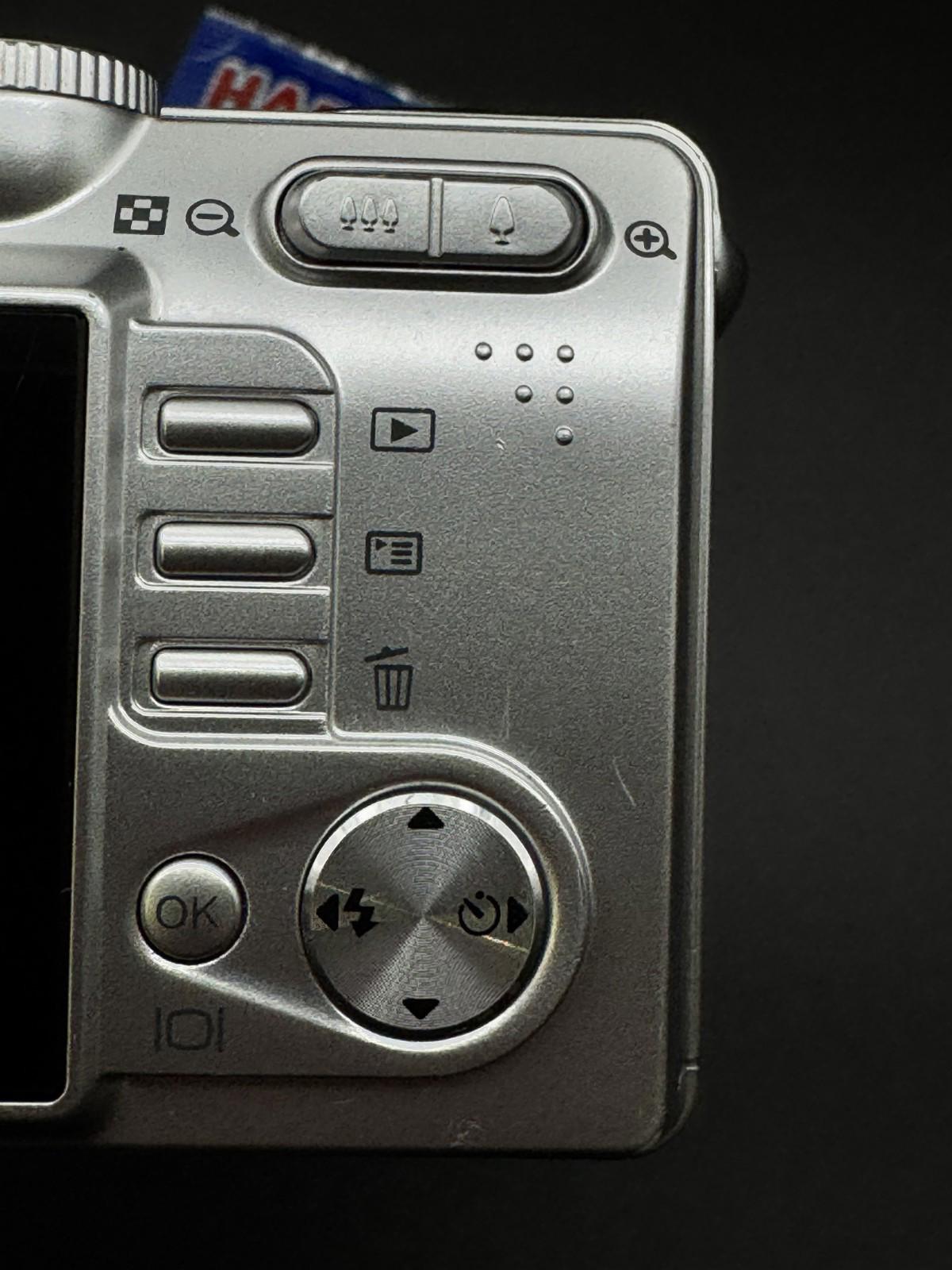 Vivitar ViviCam 5385 Digital Camera 5.0MP 3x Zoom + Batteries - Tested & Working