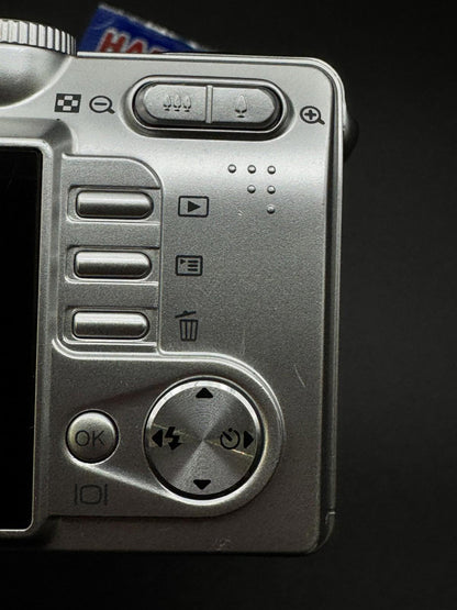 Vivitar ViviCam 5385 Digital Camera 5.0MP 3x Zoom + Batteries - Tested & Working