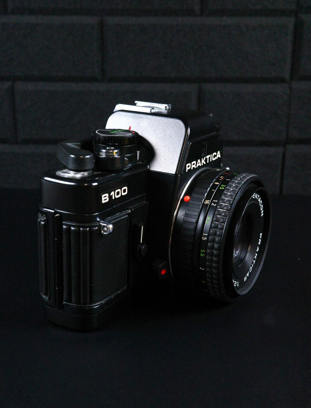 Praktica B200 Electronic 35mm Film Camera + Pentacon 50mm f2.4 Lens - Working