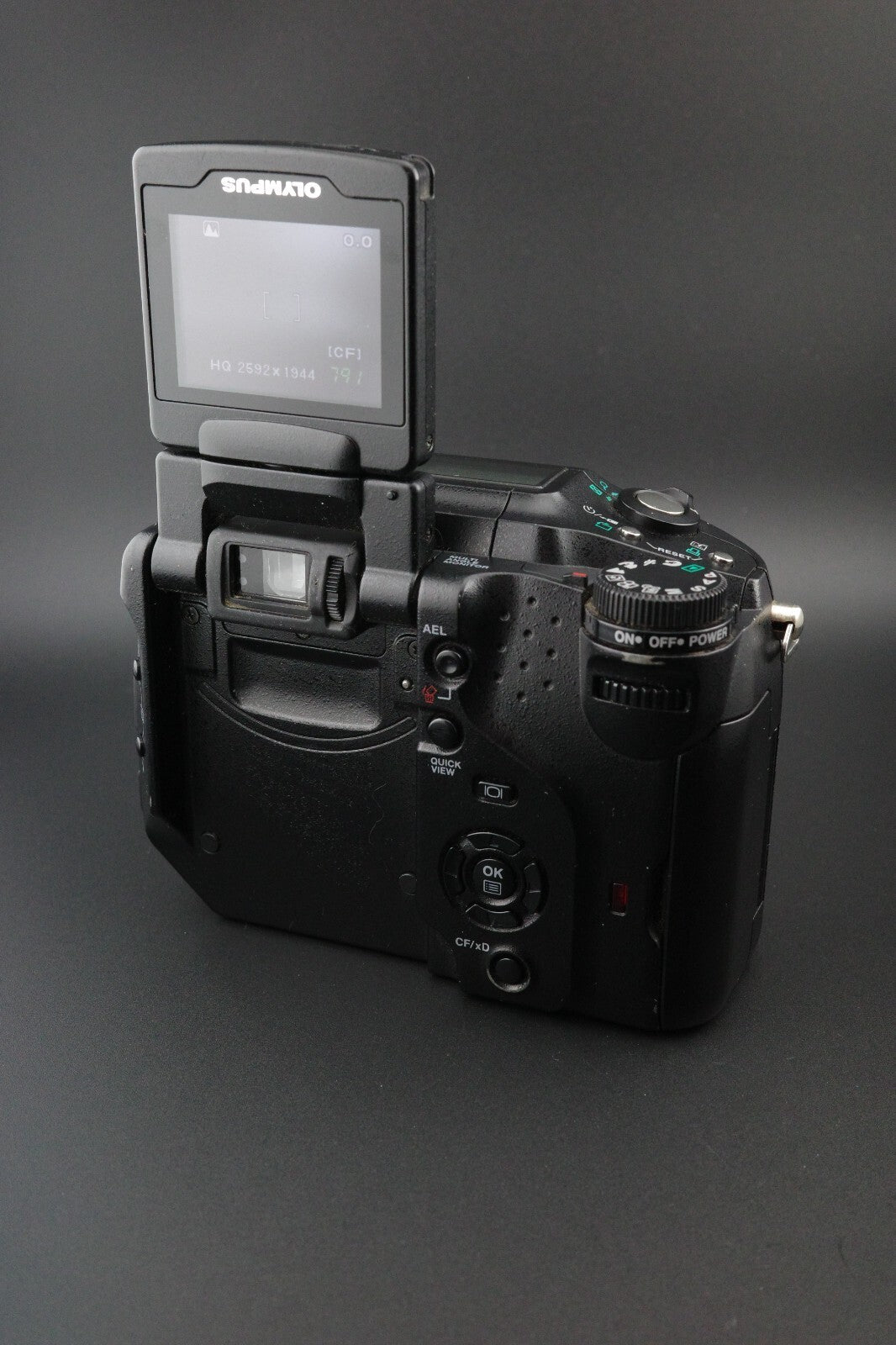 Olympus C-5060 Wide Zoom 5.1MP Digital Camera, 1GB Lexar CF Card & Bag - Working