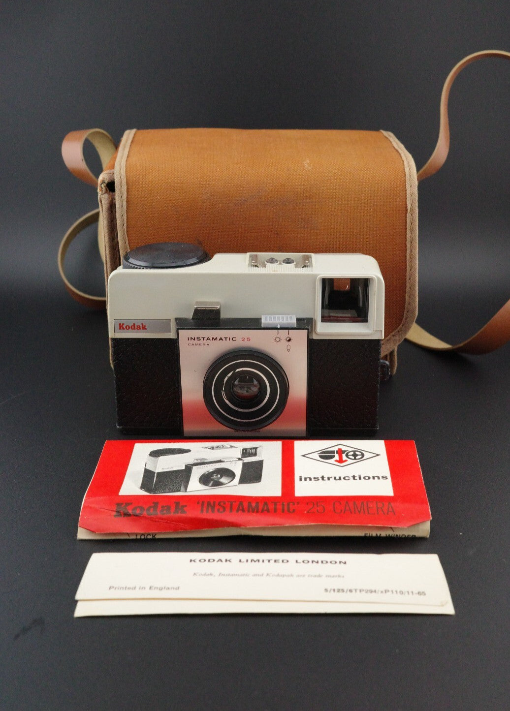 Vintage 1960's Kodak Instamatic 25 Retro 126 Film Camera +  Case & Instructions