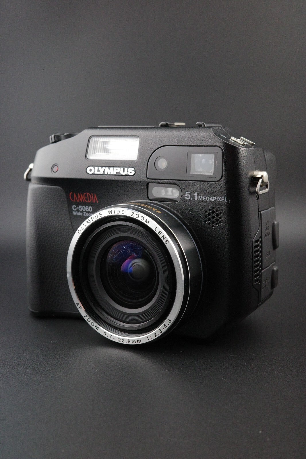 Olympus C-5060 Wide Zoom 5.1MP Camera + 512MB CF Card, New Battery and Bag