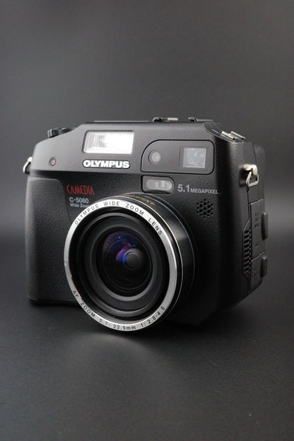 Olympus C-5060 Wide Zoom 5.1MP Camera + 512MB CF Card, New Battery and Bag