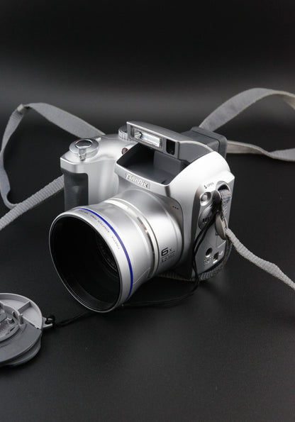 Fujifilm Finepix S304 3.2mp Digital Zoom Camera + XD Card & Batteries - Working