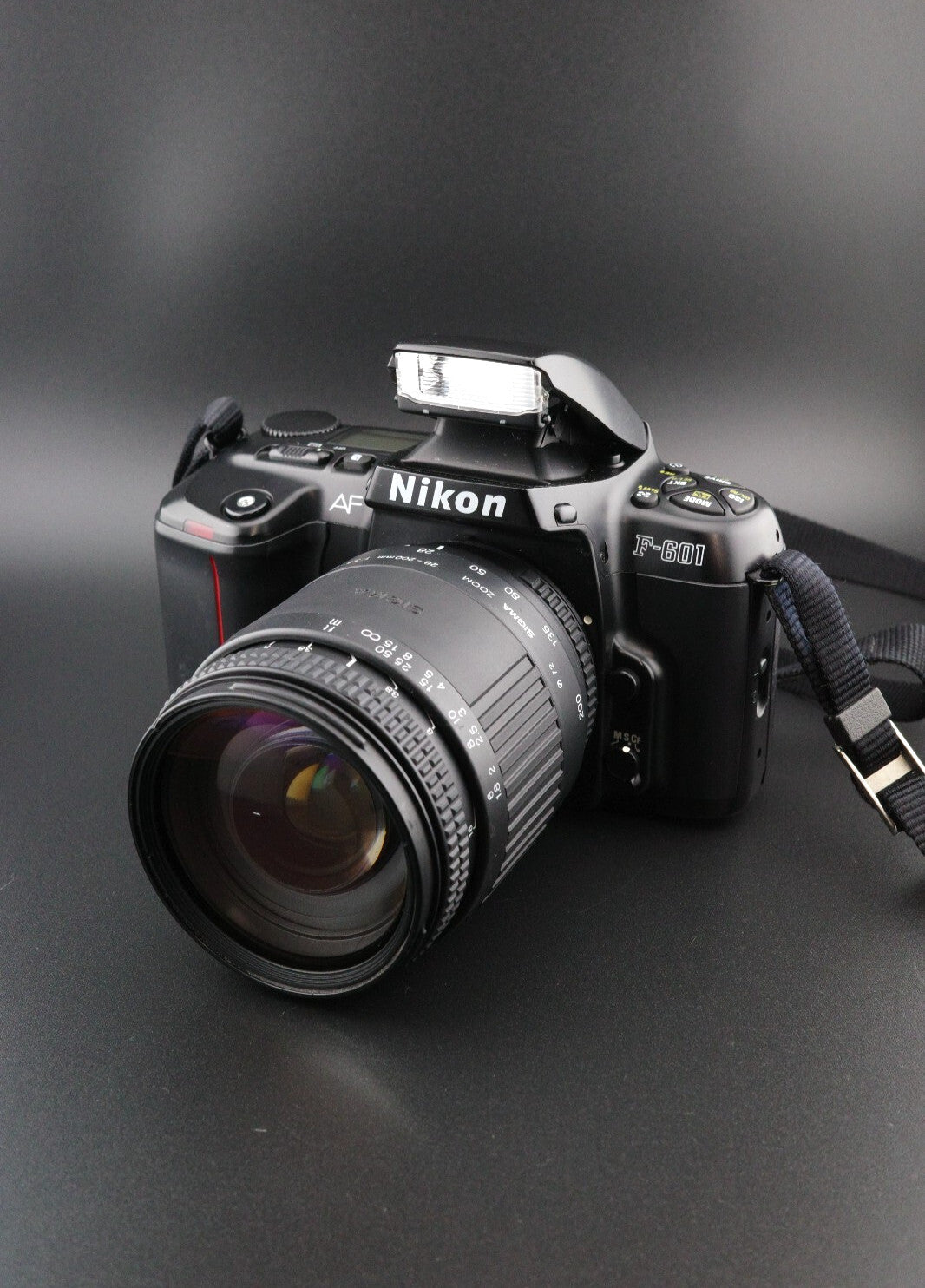 Nikon F-601 35mm SLR Film Camera + Sigma 28-200mm Lens - Film Tested & Working