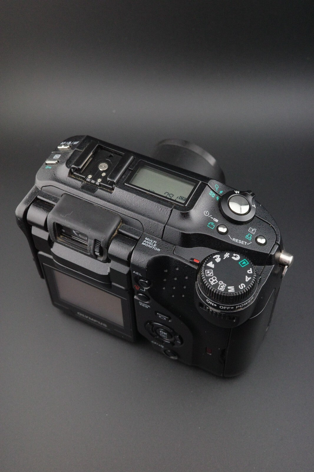Olympus C-5060 Wide Zoom 5.1MP Digital Camera, 1GB Lexar CF Card & Bag - Working