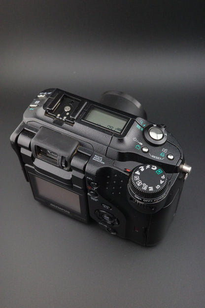 Olympus C-5060 Wide Zoom 5.1MP Digital Camera, 1GB Lexar CF Card & Bag - Working