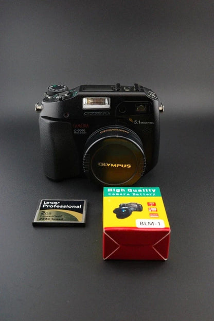 Olympus Camedia C5060 5.1MP Digital Camera + 2GB Lexar Pro CF Card & New Battery