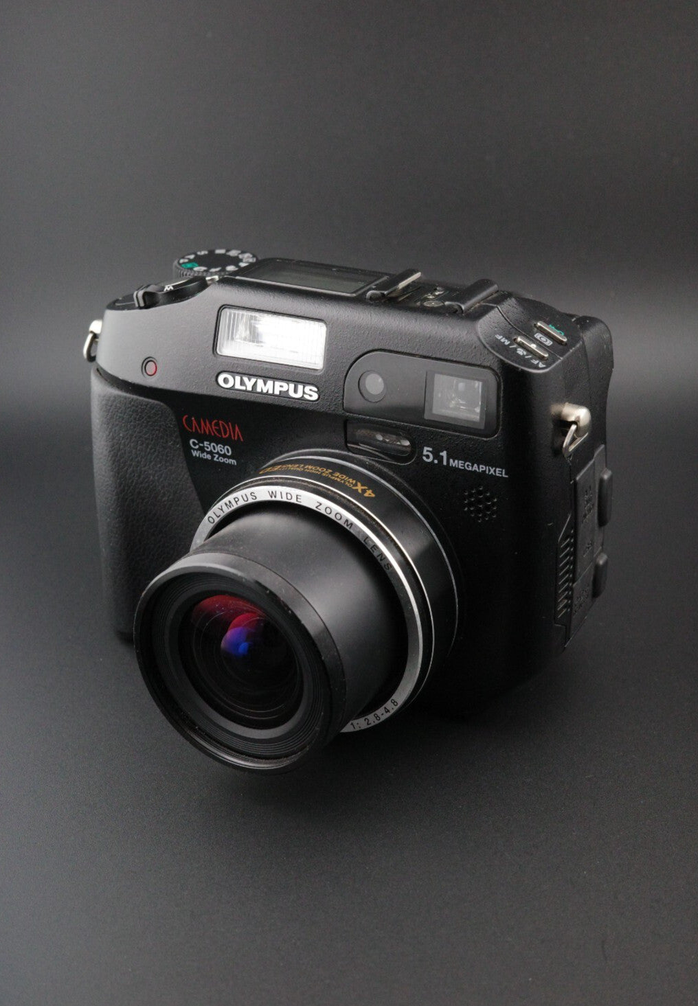 Olympus C-5060 Wide Zoom 5.1MP Digital Camera, 1GB Lexar CF Card & Bag - Working