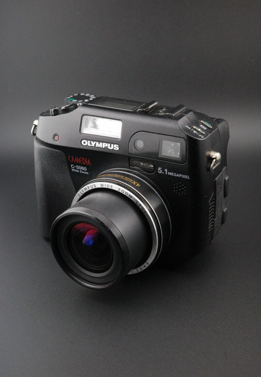 Olympus C-5060 Wide Zoom 5.1MP Digital Camera, 1GB Lexar CF Card & Bag - Working