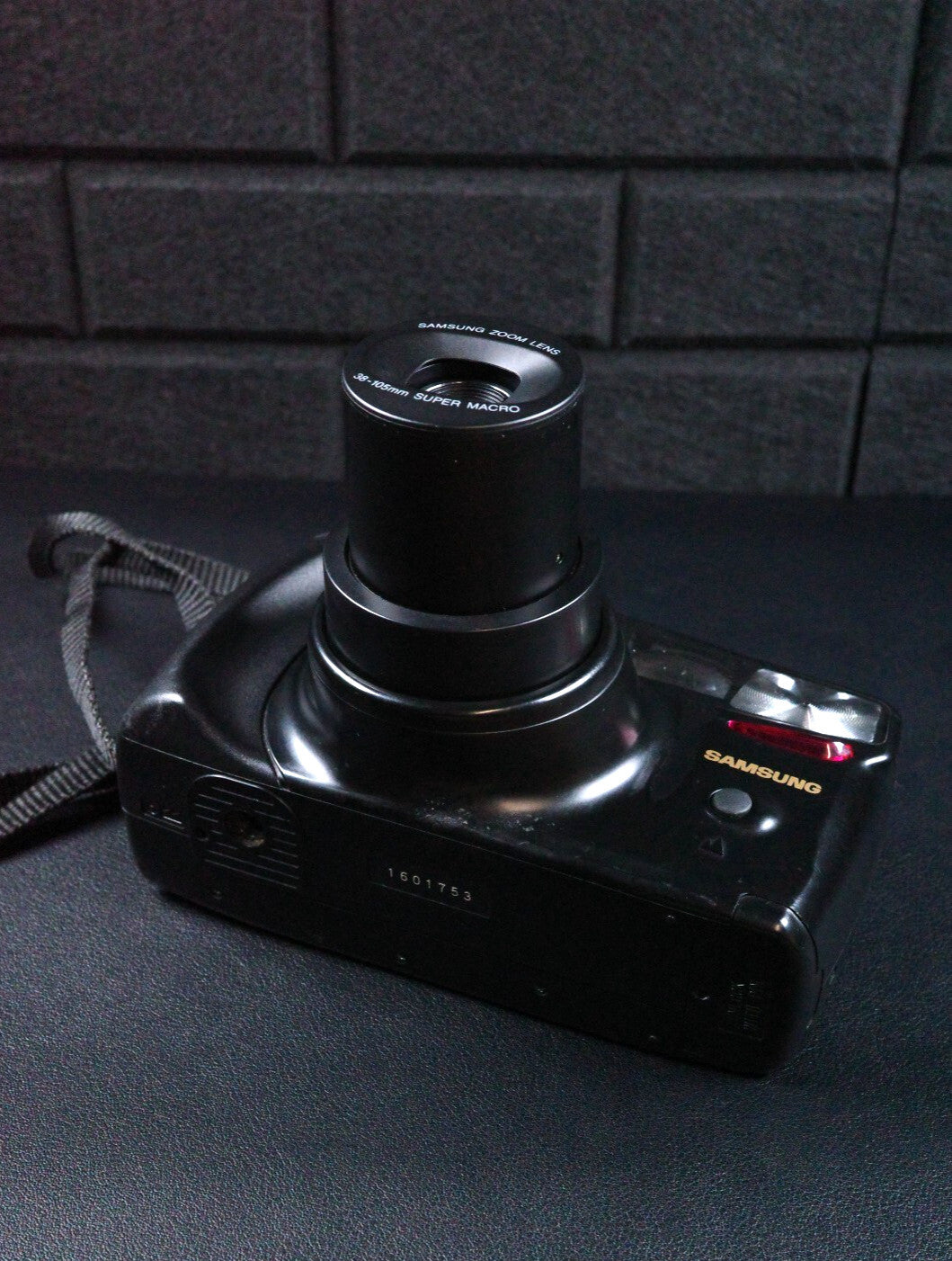 Samsung AF Zoom 1050 Vintage 1990's 35mm Film Camera, Case + Batteries - Working