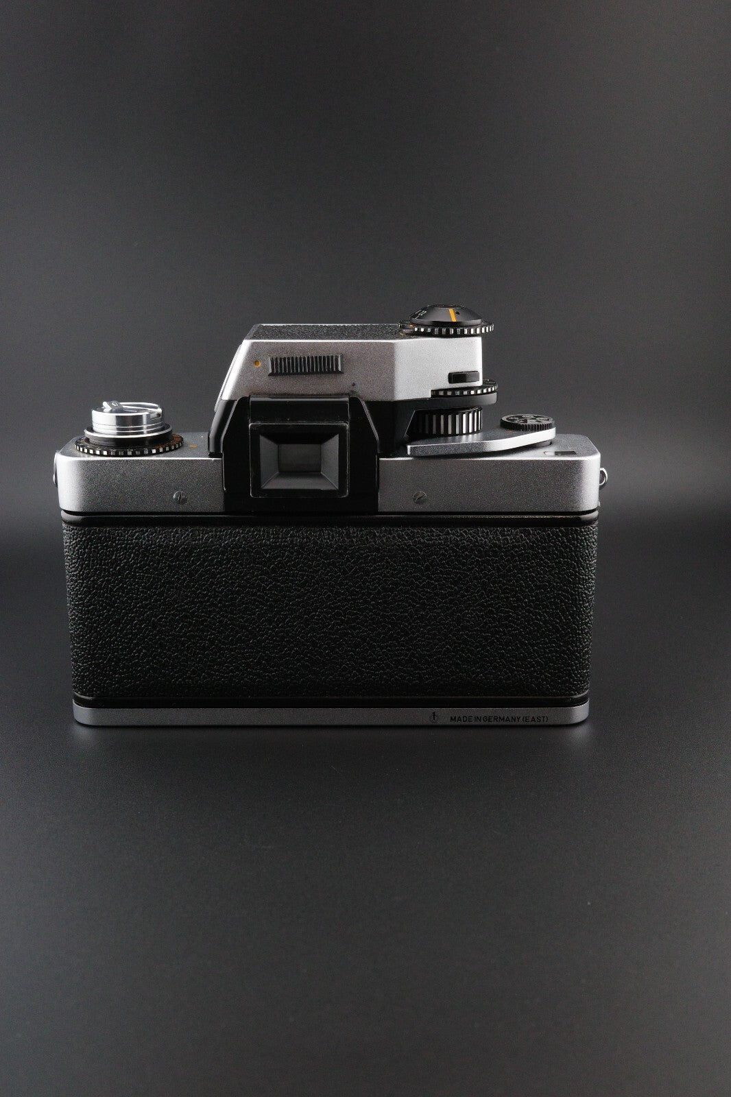 Exakta RTL 1000 35mm Vintage Camera, TTL Penta Prism - Body Only - Untested