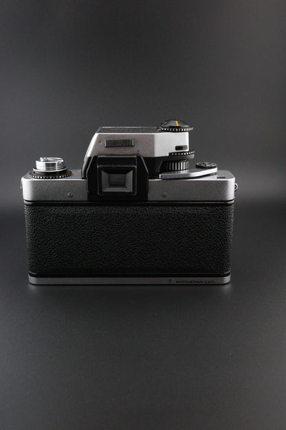 Exakta RTL 1000 35mm Vintage Camera, TTL Penta Prism - Body Only - Untested