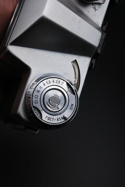 Zenit-E 35mm Vintage 1960's SLR Film Camera – Spares or Repair