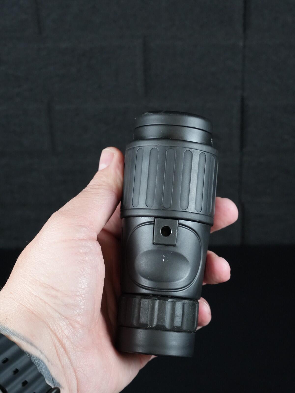 Helios Close Focus 7x32 Monocular Compact Monocular & Case - Working