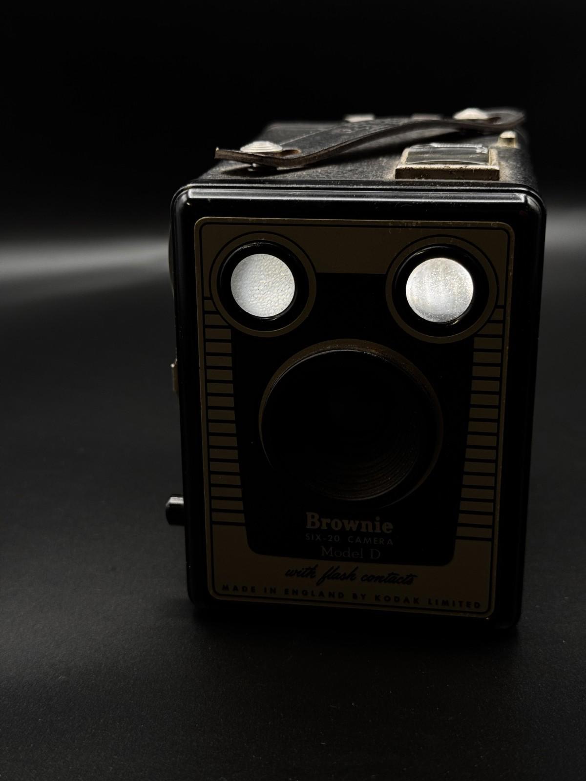 Kodak Brownie Six-20 Model D Camera - Fully Working 1950s Vintage Photography