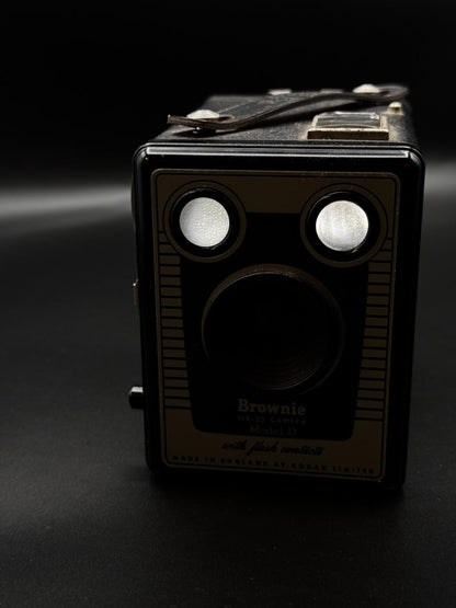 Kodak Brownie Six-20 Model D Camera - Fully Working 1950s Vintage Photography