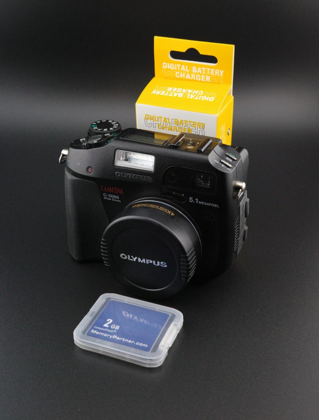 Olympus Camedia C-5060 Digital Camera 5.1MP + Card, Battery + Charger - Working