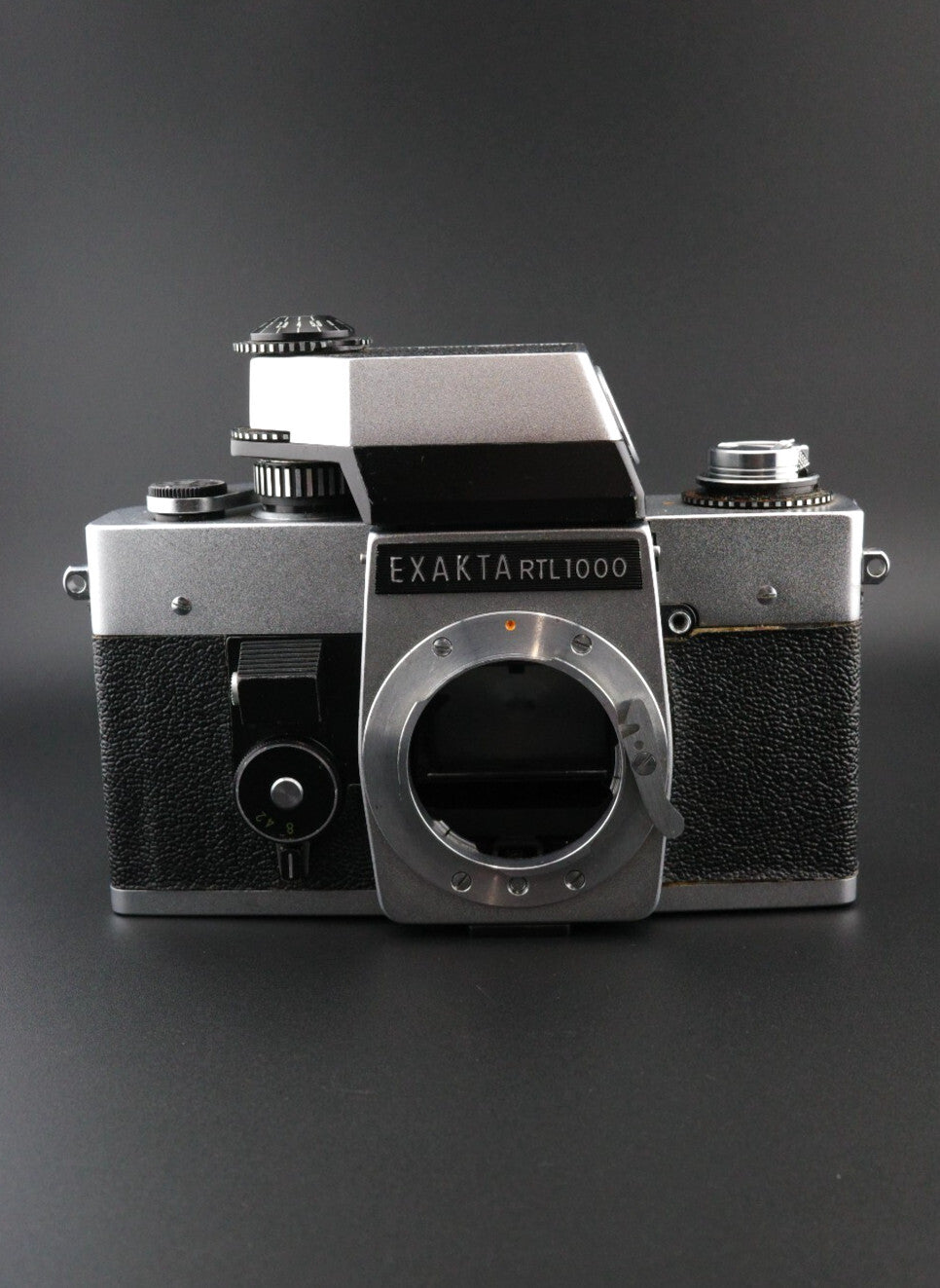 Exakta RTL 1000 35mm Vintage Camera, TTL Penta Prism - Body Only - Untested